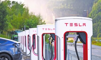 Acciones de Tesla caen tras la expectativa de menor entrega de autos
