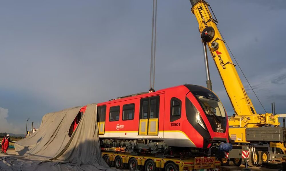 Alcalde Galán presume la llegada del cuarto tren para la Línea 1 del Metro de Bogotá
