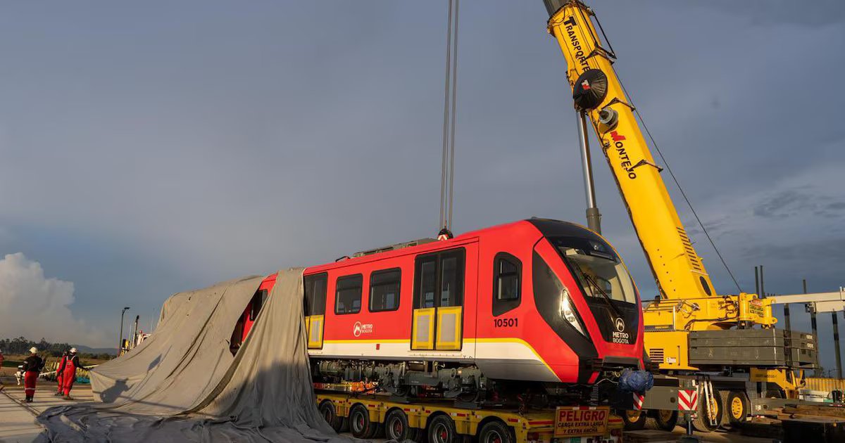 Alcalde Galán presume la llegada del cuarto tren para la Línea 1 del Metro de Bogotá