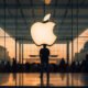 Apple bate récords de ventas de iPhone en China mientras observa la carrera de la IA