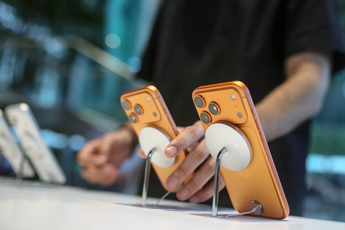 Apple desbanca a Samsung como la marca que más smartphones vendió en 2025 gracias a los iPhone 17