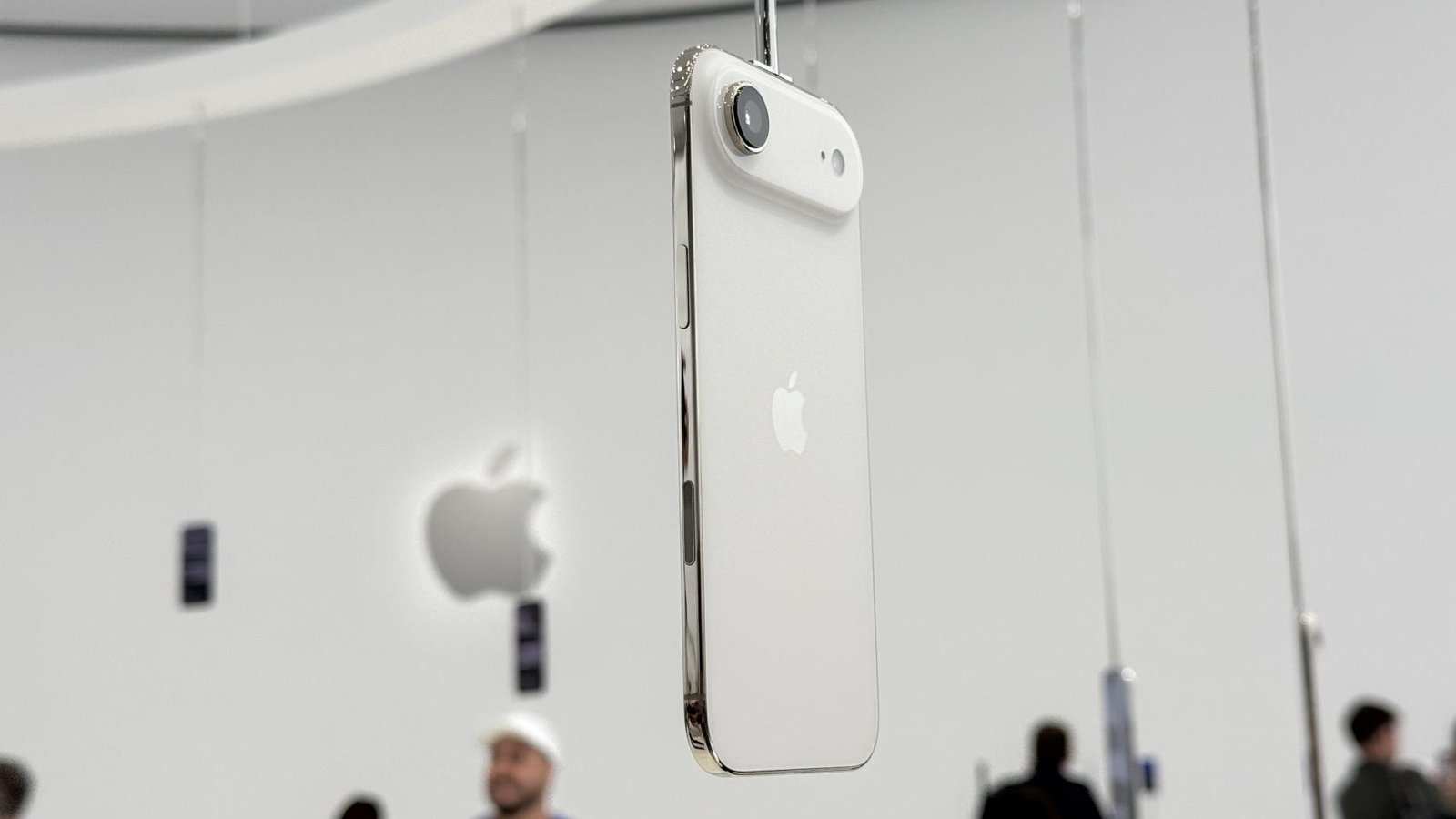 Apple estaría preparando un iPhone Air todavía más delgado y fino para celebrar el 20º aniversario de sus teléfonos