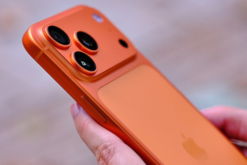 Apple sabe que ampliar más el zoom del iPhone por software es complicado. Así que tiene un nuevo plan filtrado para el iPhone 18 Pro