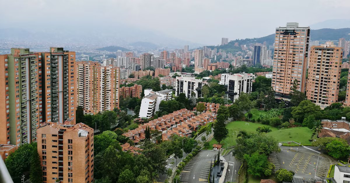 Aumento del salario mínimo en 2026 impactará la cuota de administración en propiedad horizontal: experto explica cómo evitarlo