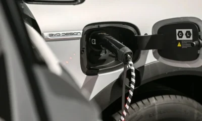 BYD destrona a Tesla como líder mundial en autos eléctricos