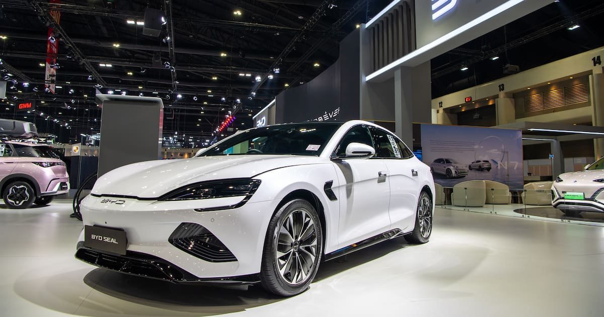 BYD le saca a Tesla la corona de los autos eléctricos