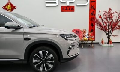 BYD rompe récord de ventas de autos eléctricos y se acerca a superar a Tesla - Gestión