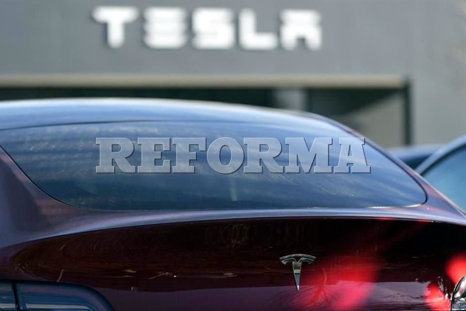 Bajan 7% ventas de Tesla en China en 2025