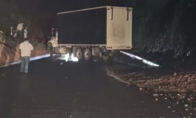 Bloqueo en la vía Pereira–Chocó: autoridades investigan instalación de supuesto paquete bomba