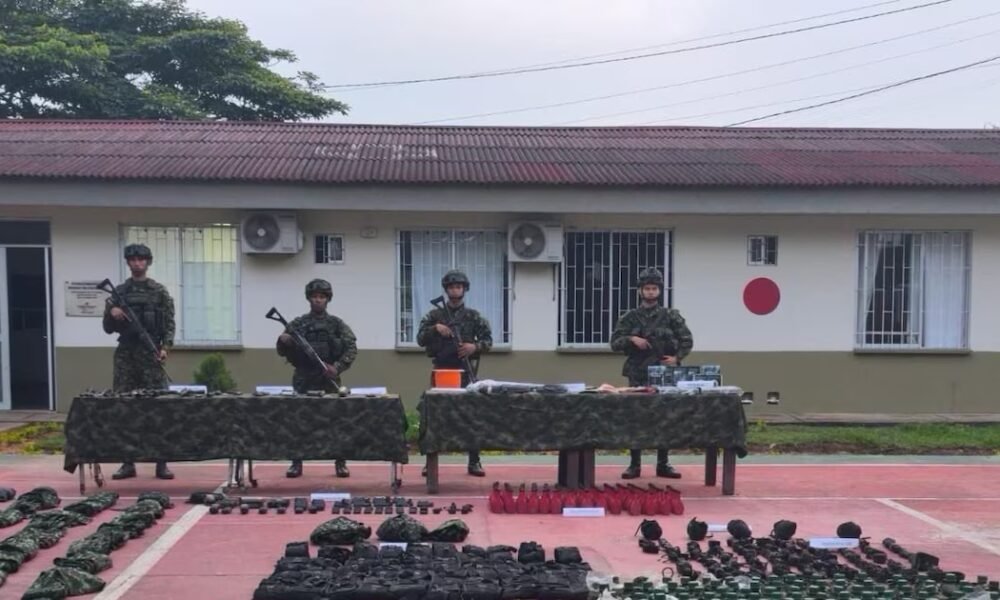 Cartuchos, explosivos, detonadores, granadas y material logístico: este es el megadepósito incautado al Clan del Golfo en Antioquia