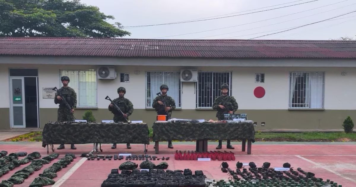 Cartuchos, explosivos, detonadores, granadas y material logístico: este es el megadepósito incautado al Clan del Golfo en Antioquia