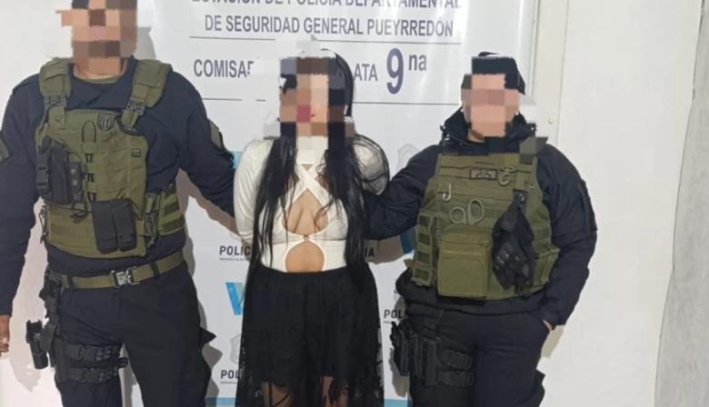 De vacaciones en el calabozo: una turista fue sorprendida con tres iPhone robados