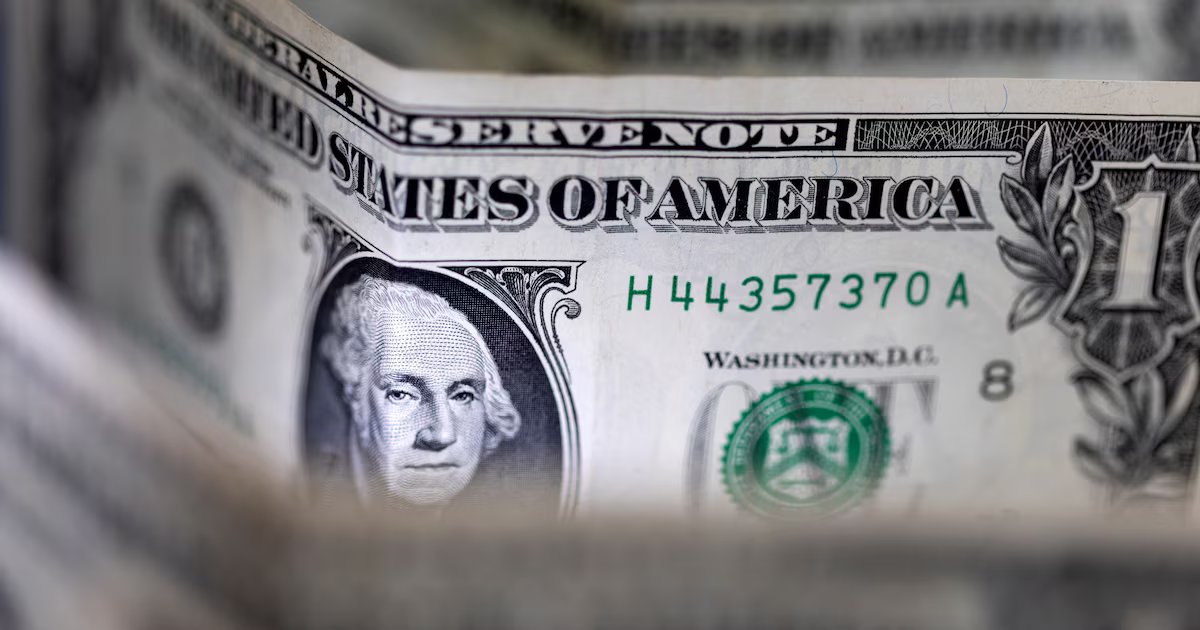 El precio del dólar vuelve a subir en Colombia y se mueve cerca de los $3.700: así cerró la jornada del 16 de enero de 2026