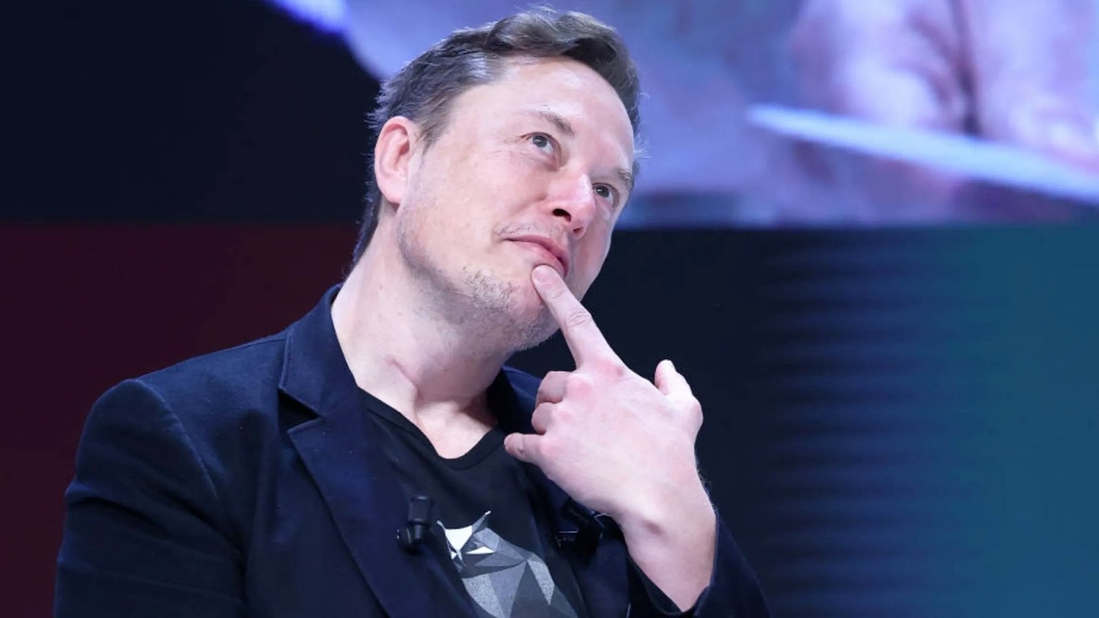 Elon Musk, CEO de Tesla, sigue negando una evidente caída y asegura que la producción “está creciendo”