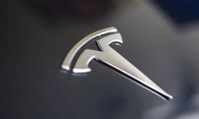 Elon Musk anuncia que el chip Tesla AI5 está casi terminado