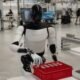 Elon Musk planea vender el robot humanoide Tesla 'Optimus', a finales de 2027; ya realiza tareas simples en su fábrica – Café Negro Portal