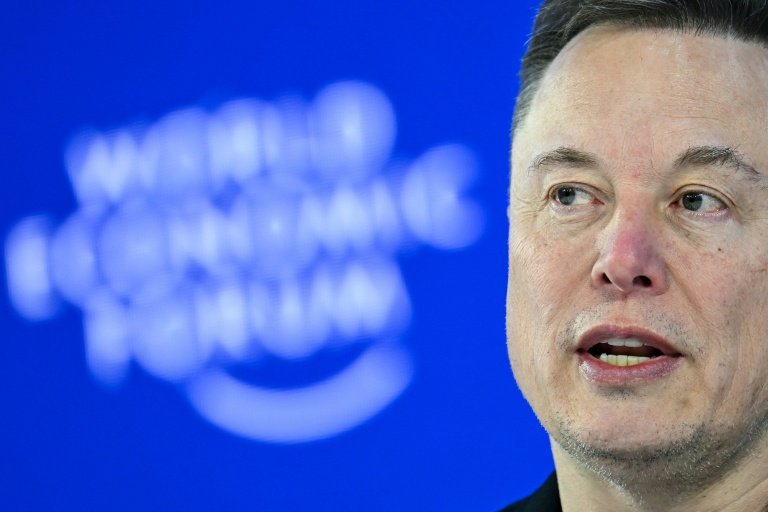 Elon Musk quiere comercializar los robots Optimus hacia fines de 2027