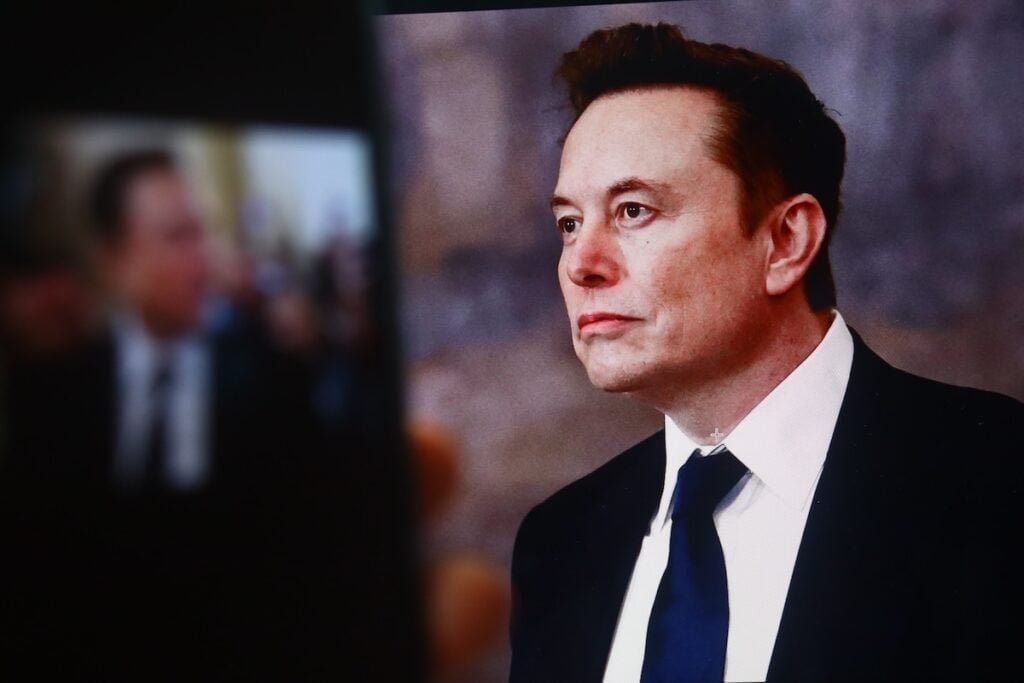 Elon Musk responde a Bernie Sanders y defiende su riqueza basada en acciones