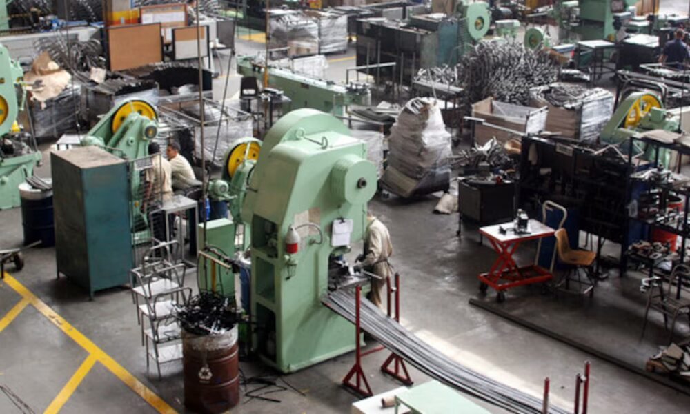 Empresas deberán ajustar contratos y reglamentos internos por jornada de 42 horas semanales y nuevos recargos laborales en 2026