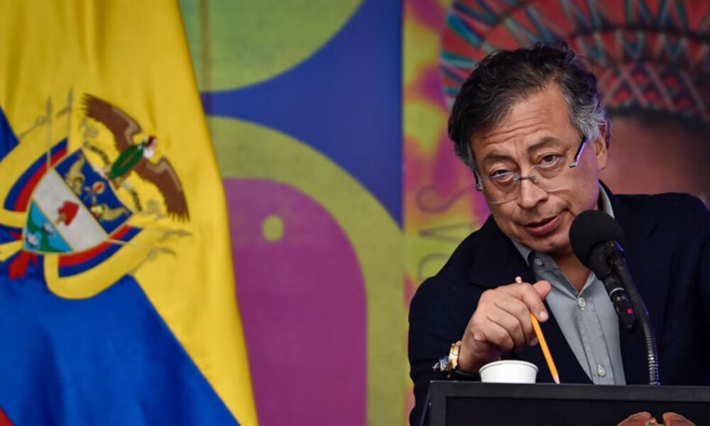 En consejo de ministros, Petro planteó liquidar EPS intervenidas tras concepto que permite usar la UPC para cubrir deudas anteriores