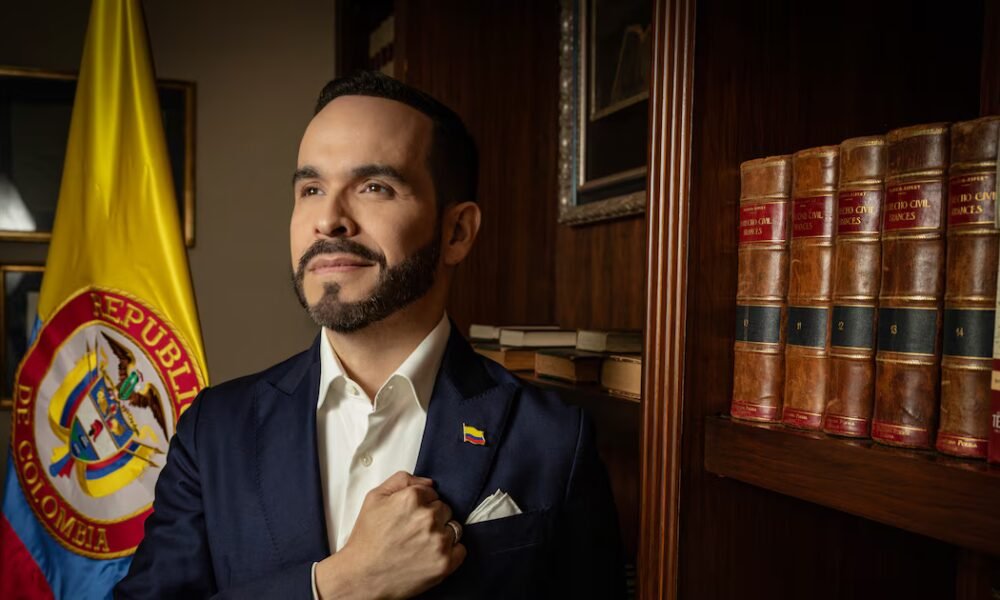En video, Abelardo de la Espriella se declara único rival frente a Iván Cepeda, a quien llama “la peor amenaza para Colombia”