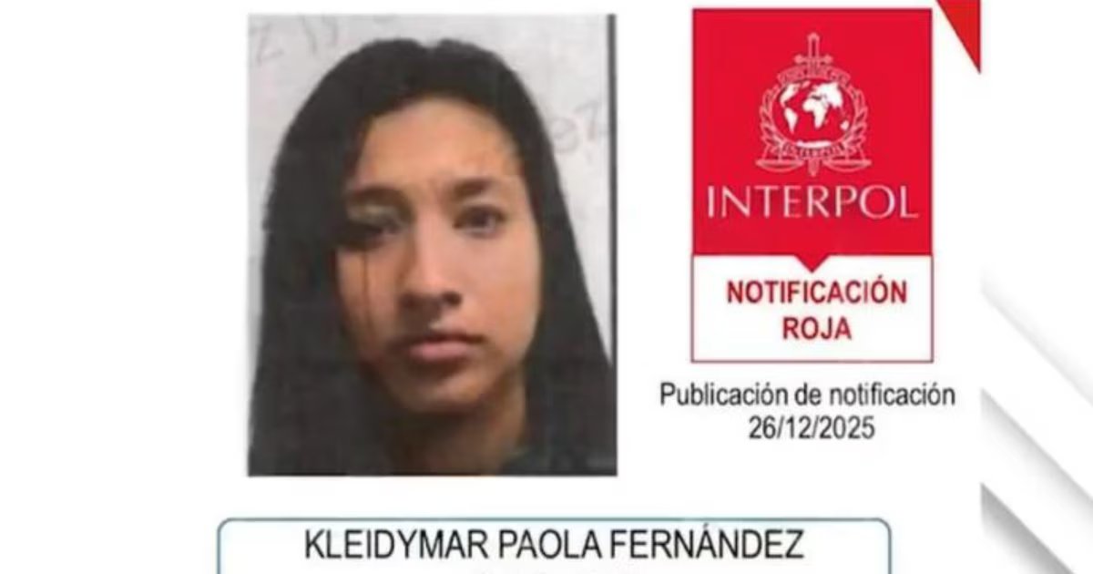 Esta es la circular roja de Interpol para la captura de Kleidymar Fernández, la mujer del disfraz azul, vinculada con asesinato de Jaime Esteban Moreno