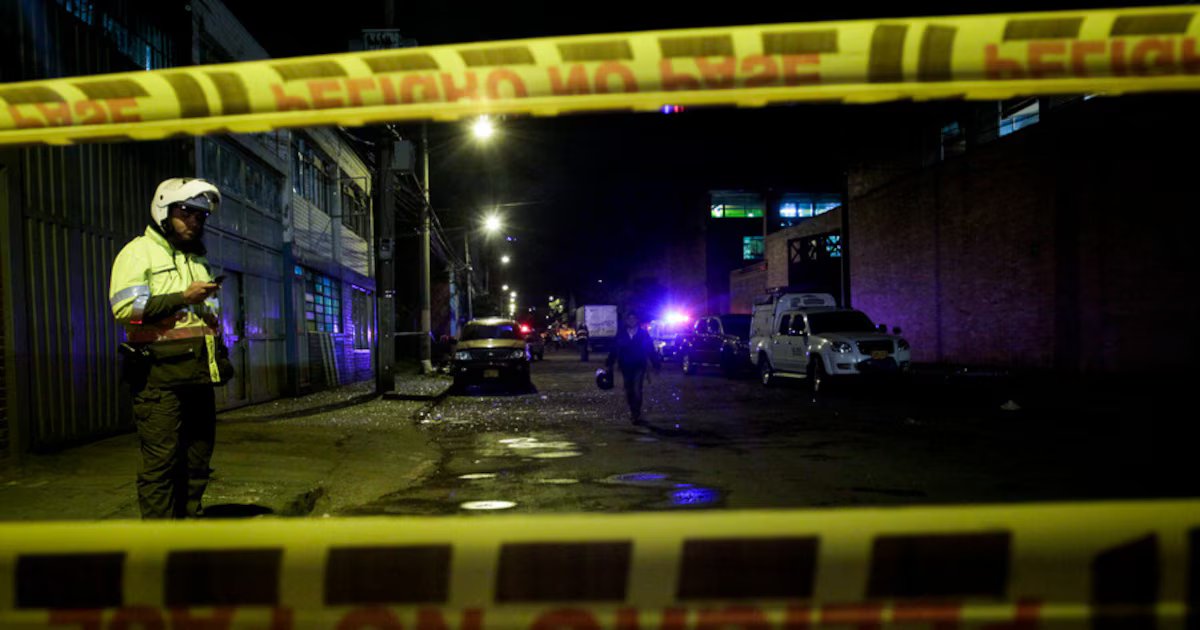 Explosión en centro de Bogotá dejó un muerto y 13 heridos; “delincuentes lanzaron una granada”, confirmó la Policía