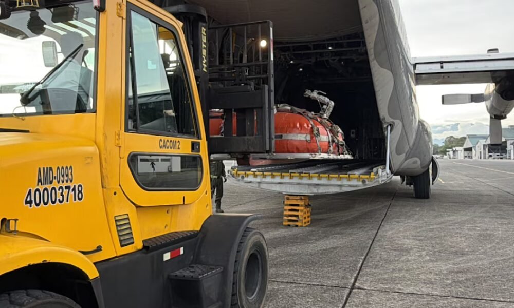 FAC activa puente aéreo y traslada más de 6.000 galones de combustible a Mitú y Puerto Inírida