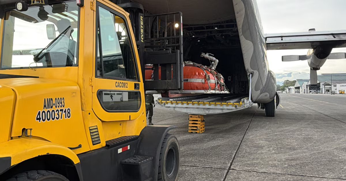 FAC activa puente aéreo y traslada más de 6.000 galones de combustible a Mitú y Puerto Inírida