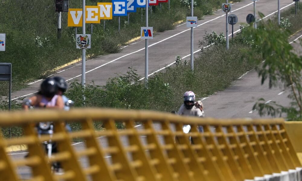 Familias colombianas se plantan en la frontera con Venezuela para reclamar por presos en esa nación