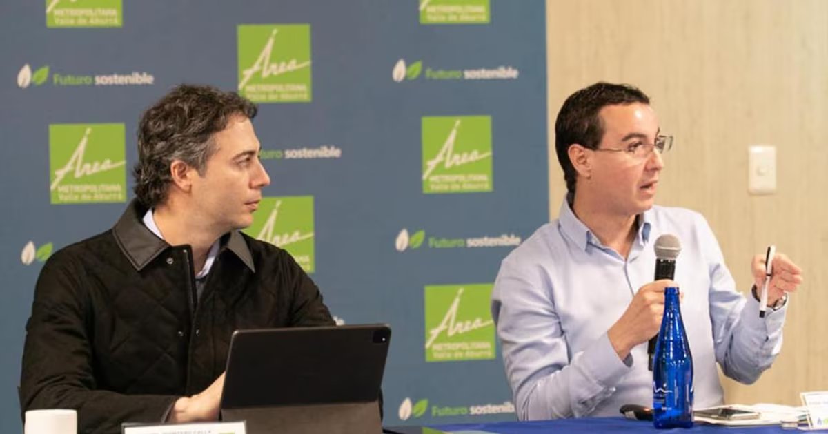 Funcionario de la Alcaldía de Medellín recibió órdenes de terceros para contratos irregulares durante la administración de Daniel Quintero, dice la Fiscalía