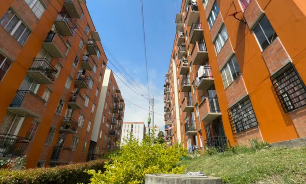 Gobierno Nacional retoma plan para desligar precios de la vivienda social del salario mínimo tras ajuste del 23% en 2026