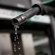 “Gobierno no tiene una fórmula que se cumpla”: reducción en el precio de la gasolina no se sentiría desde febrero en las calles