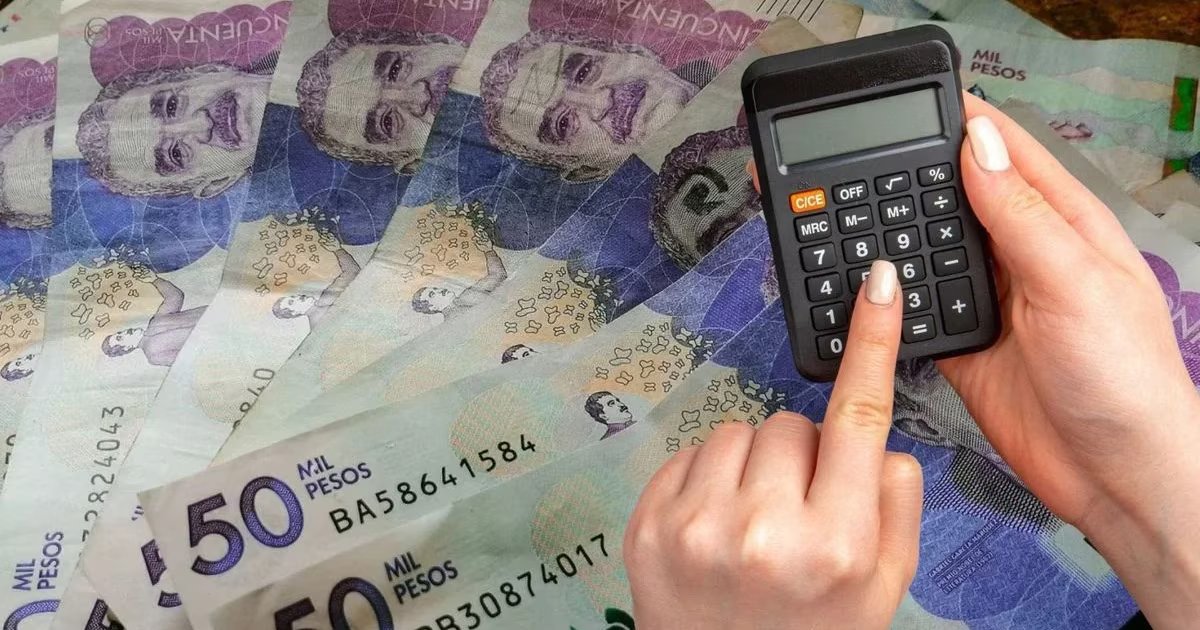 Gustavo Petro cometió varios errores al decretar el aumento del salario mínimo de 2026 y está a punto de caerse