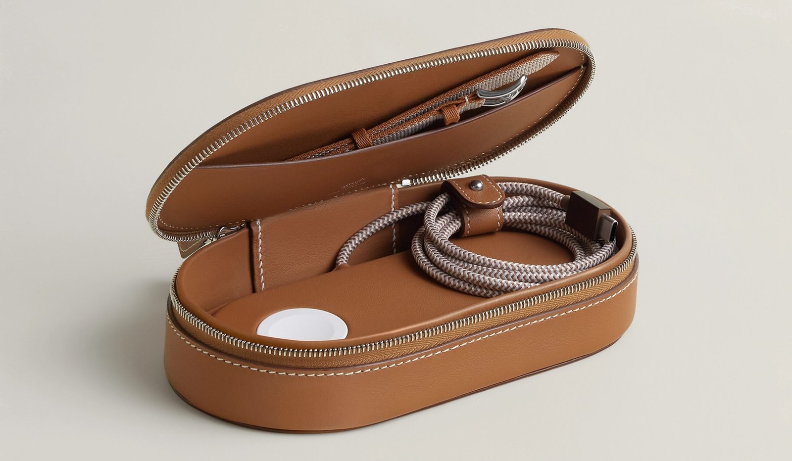 Hermes comenzó a vender un cargador en iPhone por 3250€ – Letem svetem Applem