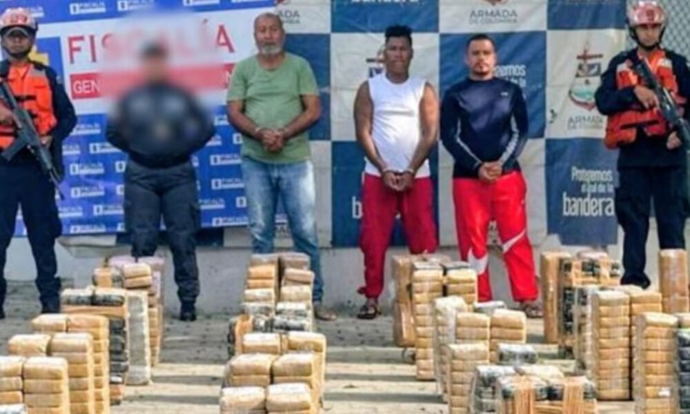 Interceptan embarcación con más de dos toneladas de cocaína en Tumaco: la droga estaba impregnada de café