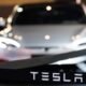 Investigan en EU vehículos autónomos de Tesla por cometer infracciones de tránsito