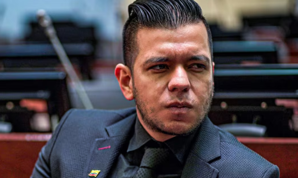 Jota Pe Hernández se despachó contra el ministro Antonio Sanguino y Petro: “Veo que la pijamita naranja los tiene asustaditos”