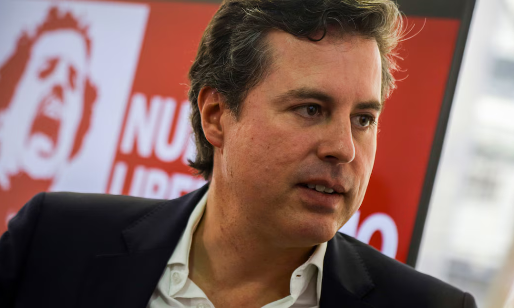 Juan Manuel Galán dio la bienvenida a Ryan Reynolds y al Inter de Bogotá: “El fútbol nos une”