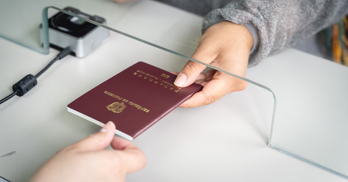 La Contraloría advierte riesgos en el nuevo modelo de pasaportes: señaló sobrecostos y retrasos en la provisión de documentos