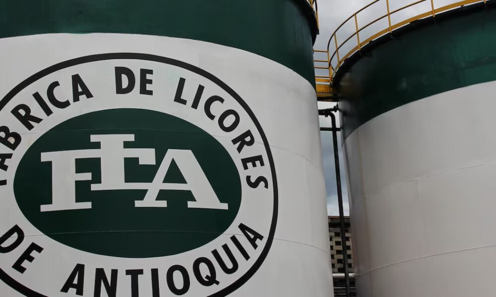 “Los aguardientes van a bajar en promedio un 10%”: efectos de la suspensión del decreto en precios de la Fabrica de Licores de Antioquia