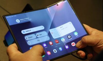 Teléfono con pantalla plegable