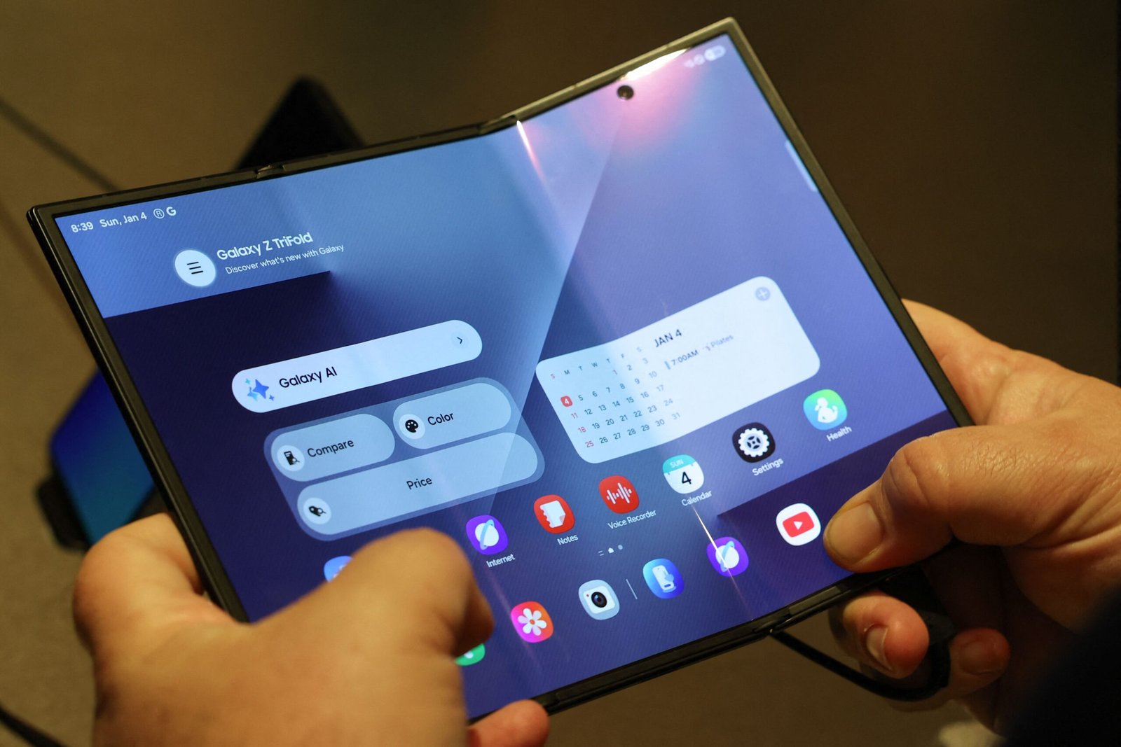 Teléfono con pantalla plegable