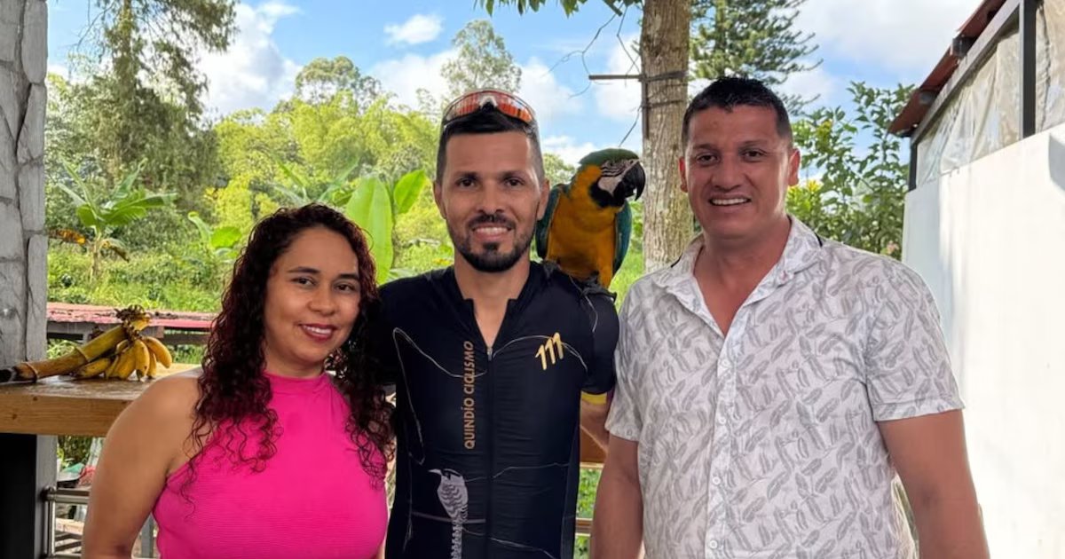 Lupita, la famosa guacamaya de Calarcá fue atacada mientras acompañaba ciclistas y motociclistas