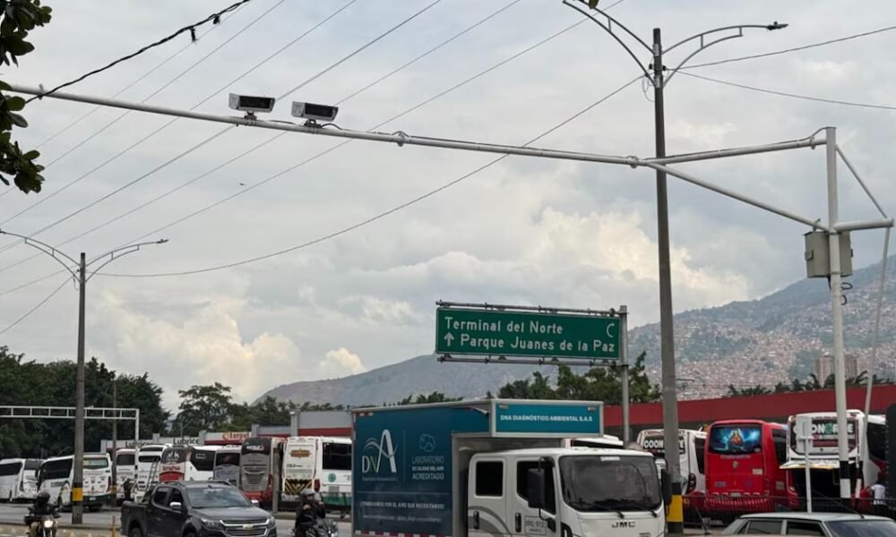 Medellín implementa modelo de fotodetección con señalización y educación vial preventiva