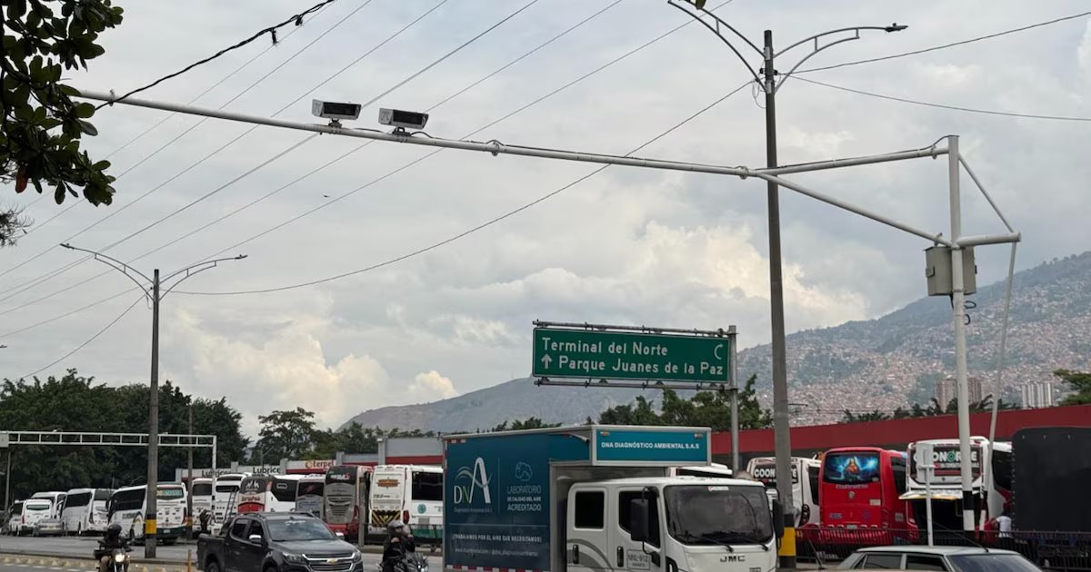 Medellín implementa modelo de fotodetección con señalización y educación vial preventiva