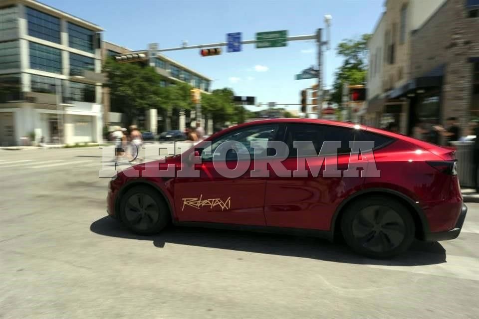 Ofrece Tesla viajes en robotaxis sin supervisión en Austin