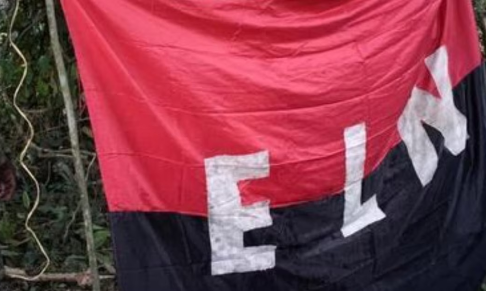 Ofrecen $200 millones de recompensa por alias Yosa, señalado de instalar banderas del ELN en suroeste de Antioquia