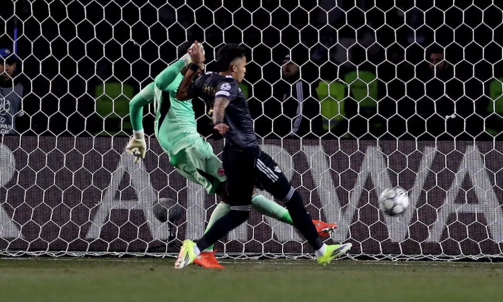 Otro colombiano brilla en la Champions: así fue el doblete de Camilo Durán con el Qarabag ante Eintracht Frankfurt