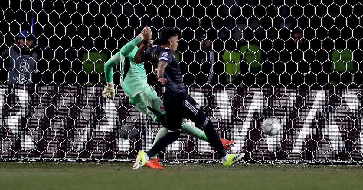 Otro colombiano brilla en la Champions: así fue el doblete de Camilo Durán con el Qarabag ante Eintracht Frankfurt